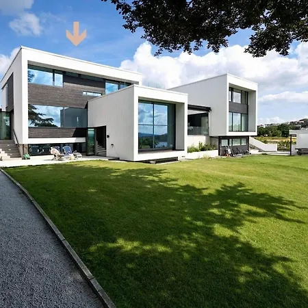 빌라 Ons 2026 Luxury Designer With Private Pond, 4 Bedrooms, 3 Bathrooms *