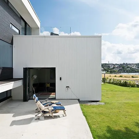 빌라 Ons 2026 Luxury Designer With Private Pond, 4 Bedrooms, 3 Bathrooms
