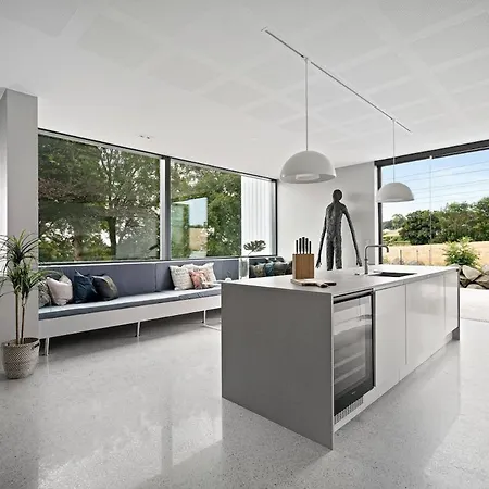빌라 Ons 2026 Luxury Designer With Private Pond, 4 Bedrooms, 3 Bathrooms *