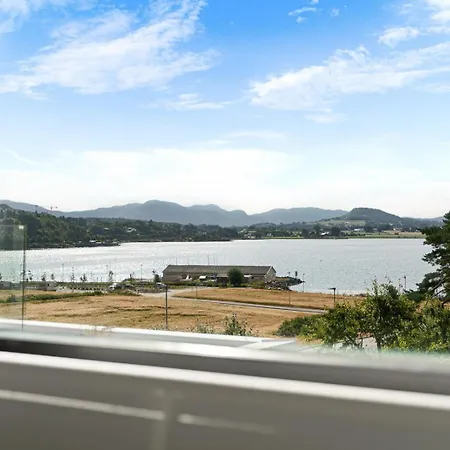 빌라 Ons 2026 Luxury Designer With Private Pond, 4 Bedrooms, 3 Bathrooms 스타방에르